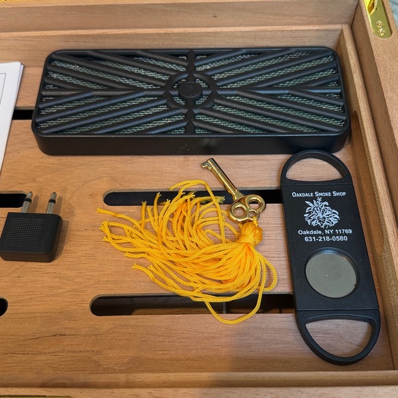 Rosewood Solana Cigar Humidor Spanish Cedar Interior - Picture 9 of 15